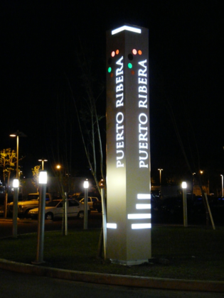 Totems exteriores PUERTO RIBERA � HOTEL, CASINO y CENTRO DE CONVENCIONES 